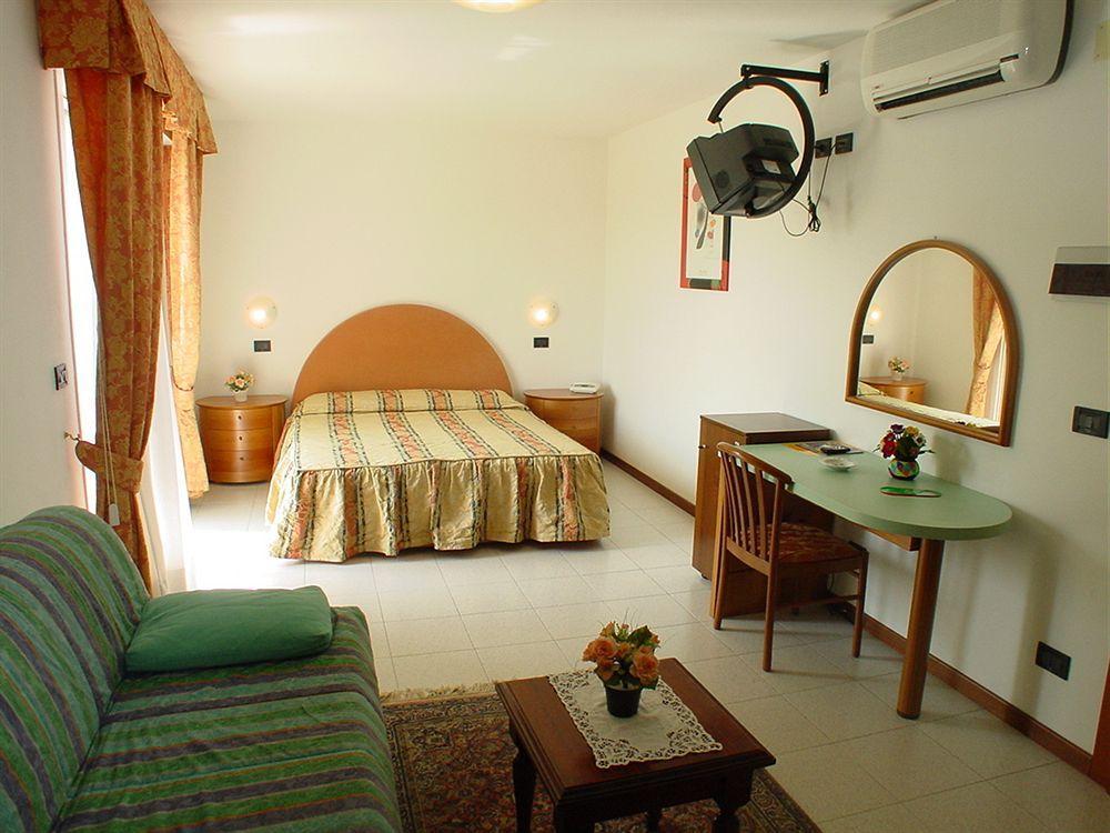 Hotel La Pigna Lignano Sabbiadoro Buitenkant foto